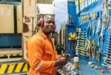 Mecânico em exercício de sua função