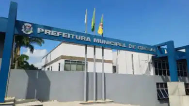 Nova lei proíbe logomarcas e reforça a impessoalidade na administração pública e proíbe o uso de marcas de gestão em prédios e materiais oficiais.