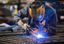 Serralheiro em atuação